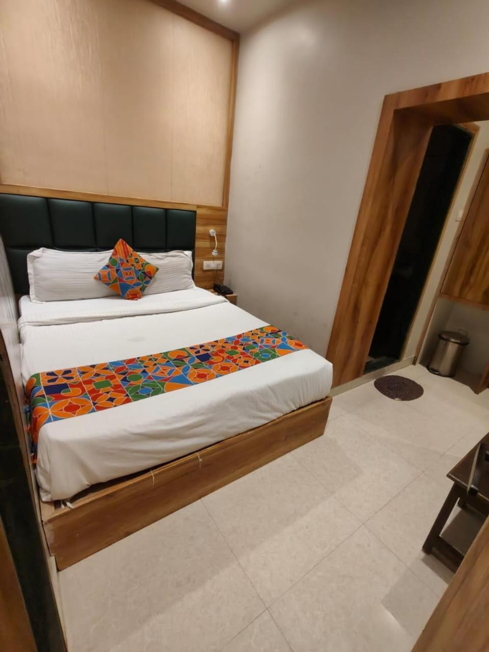 Hotel Sun City Near Saifee Hospital And Hn Reliance Hospital มุมไบ ภายนอก รูปภาพ